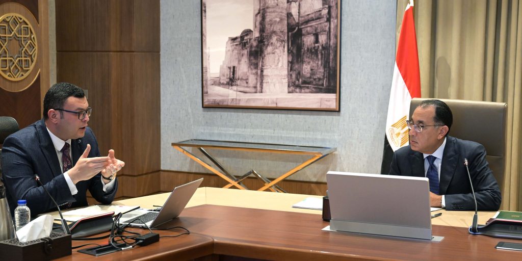 رئيس الوزراء يلتقي وزير الإسكان
