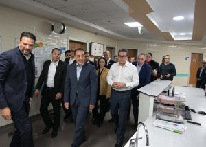 رئيس الوزراء يتفقد مستشفى "الناس"