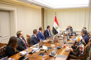 وزير قطاع الأعمال العام يبحث مع "سيمنس"