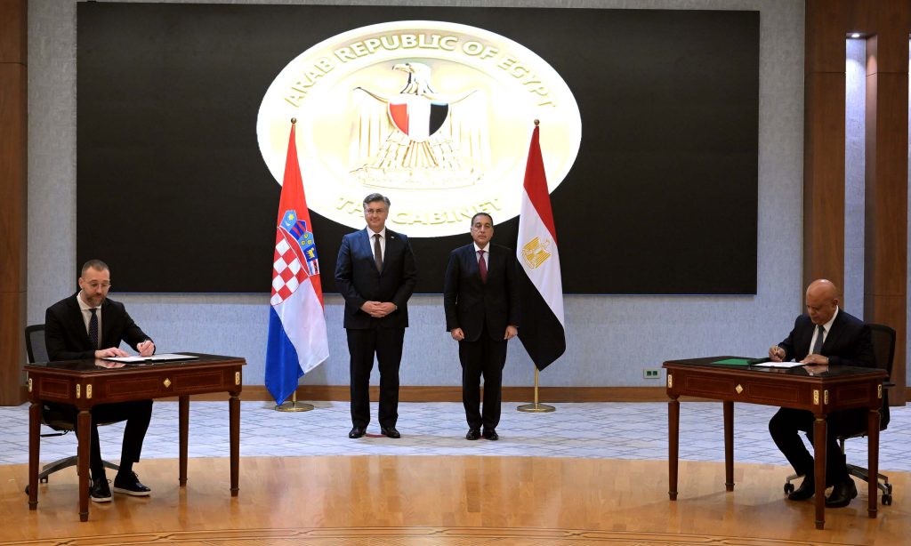 رئيسا وزراء مصر وكرواتيا يشهدان توقيع مذكرة تفاهم