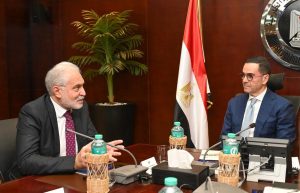 وزير الاستثمار والتجارة الخارجية يلتقي مسؤولي شركة يونيلفر مشرق