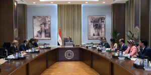رئيس الوزراء يتابع موقف الطروحات في قطاع الطاقة