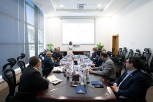 د. أحمد حمد القائم بأعمال رئيس مصر للمعلوماتية خلال لقاءه وفد إيطالي