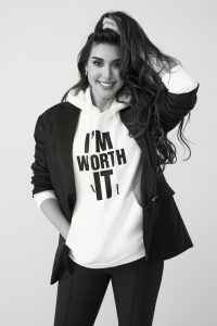 وريال باريس تعلن عن انضمام ياسمين صبري