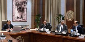 رئيس الوزراء يلتقى وفد جامعة أكسفورد