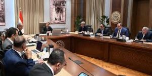 رئيس الوزراء يستعرض مشروع تطوير المنظومة الالكترونية للسائحين