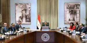 رئيس الوزراء يتابع مع وزير الإسكان