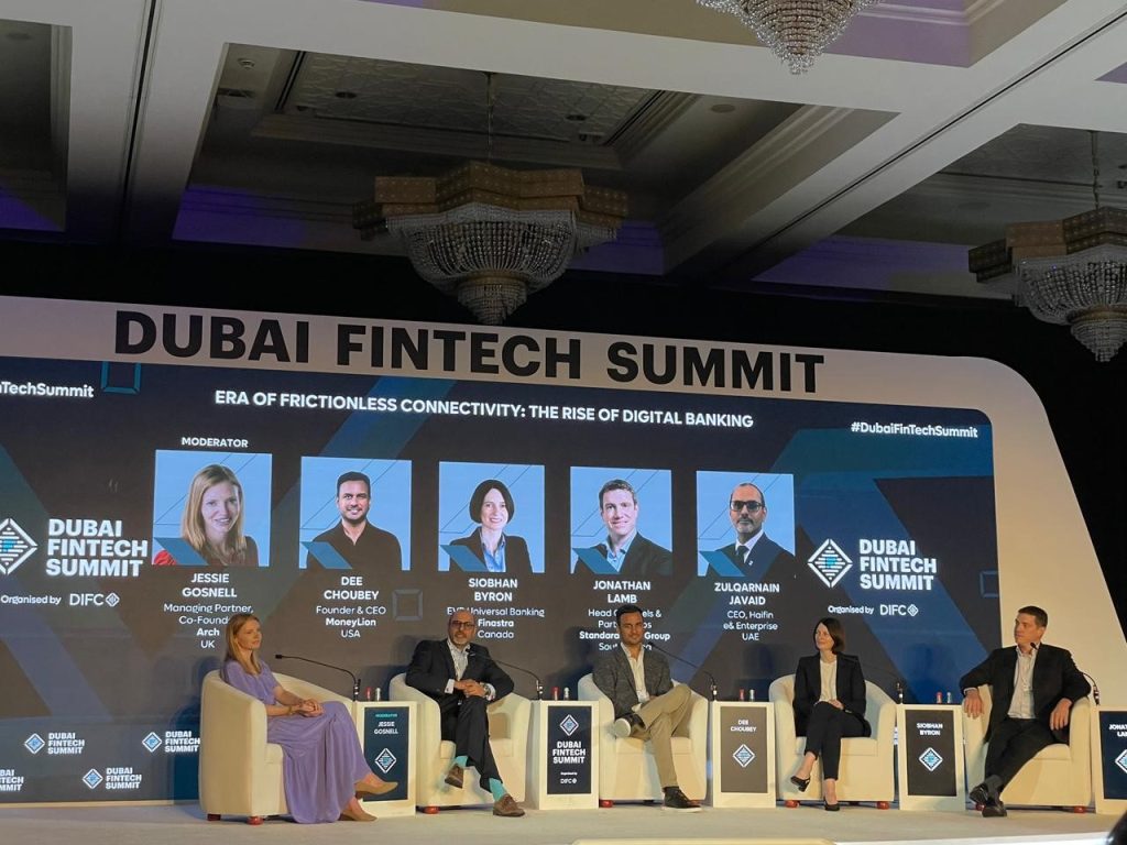 شيفون بايرون النائب التنفيذي للرئيس للخدمات المصرفية الشاملة لدى فيناسترا، في قمة دبي للتكنولوجيا المالية