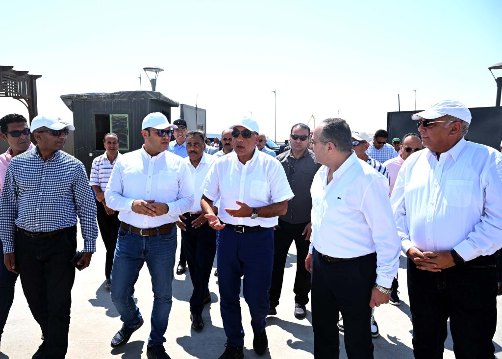 رئيس الوزراء يتفقد محطة التجارب البحثية