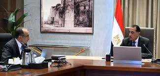 رئيس الوزراء يتابع مع وزير قطاع الأعمال العام