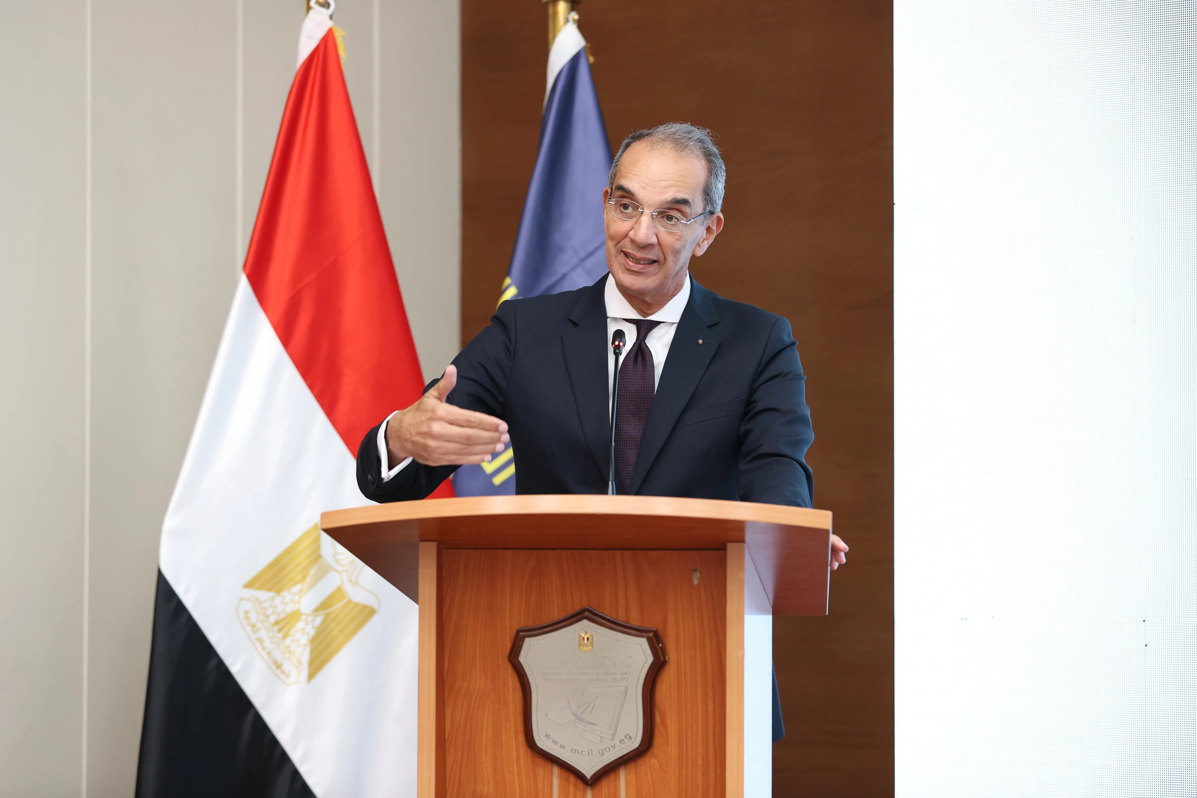 الدكتور/ عمرو طلعت وزير الاتصالات وتكنولوجيا المعلومات