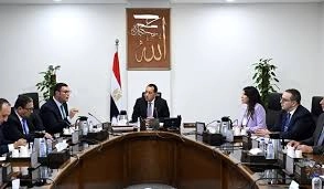 رئيس الوزراء يتابع مع وزير الإسكان